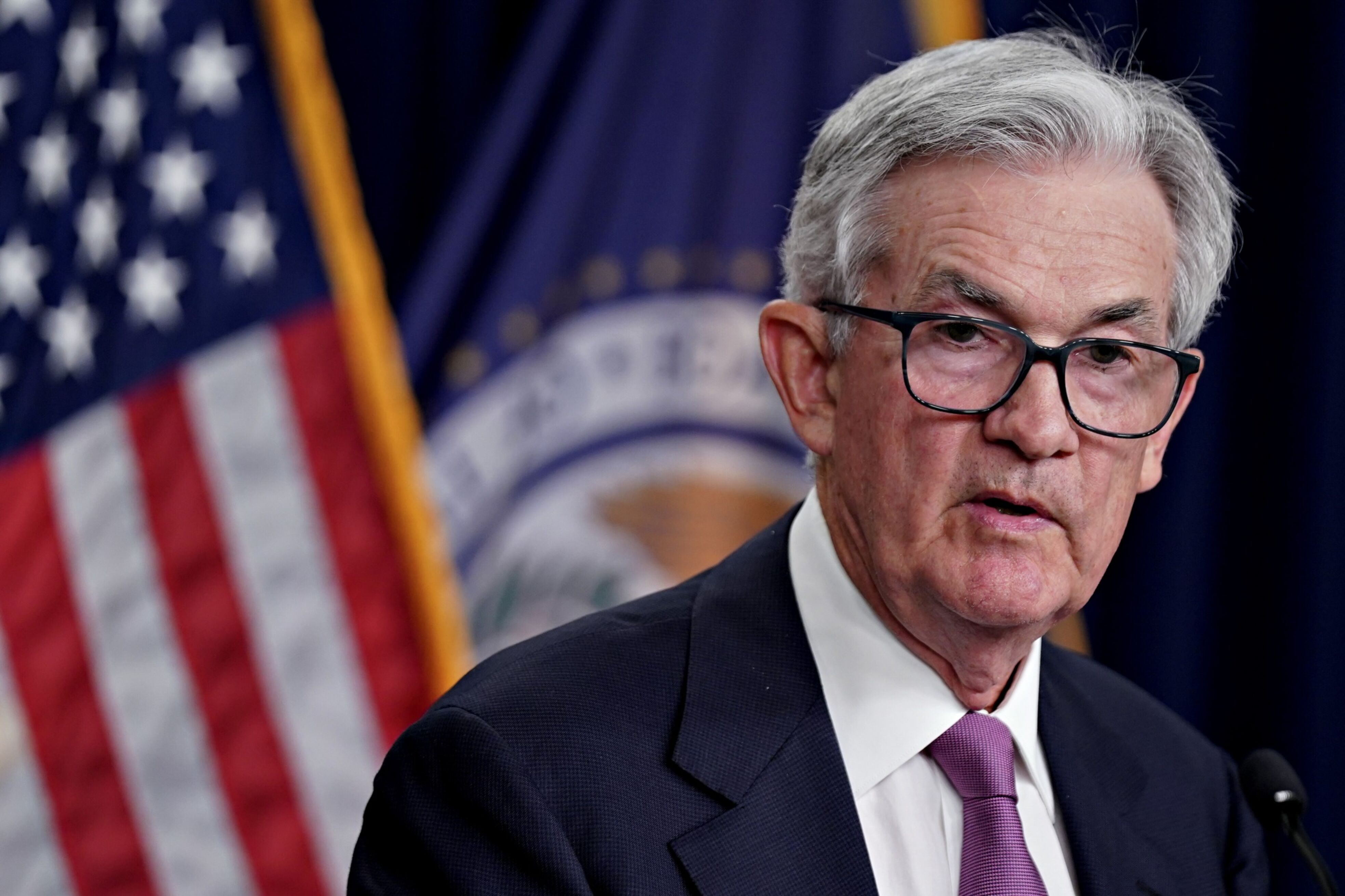 Powell Signals Higher Rates as Lawmakers Press Him on Bank Rules